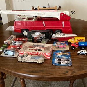 Lot of 17 antique toy cars and trucks